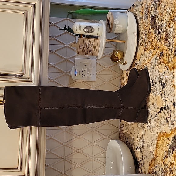 Suede over the knee boots in 5.5 - Picture 8 of 8